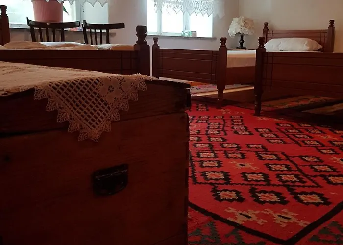 Eva Гирокастра